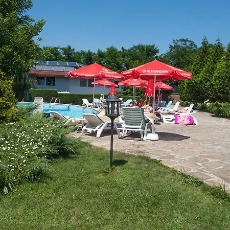 Merlin Club Hotel 3*